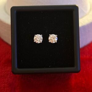 Luxury Moissanite Diamond 1.0 CT screwback  stud Earrings Retail $499